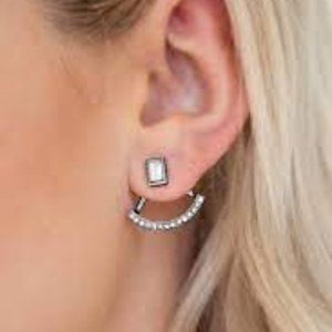 Paparazzi ♥ Delicate Arches - Black ♥ Post Earrings